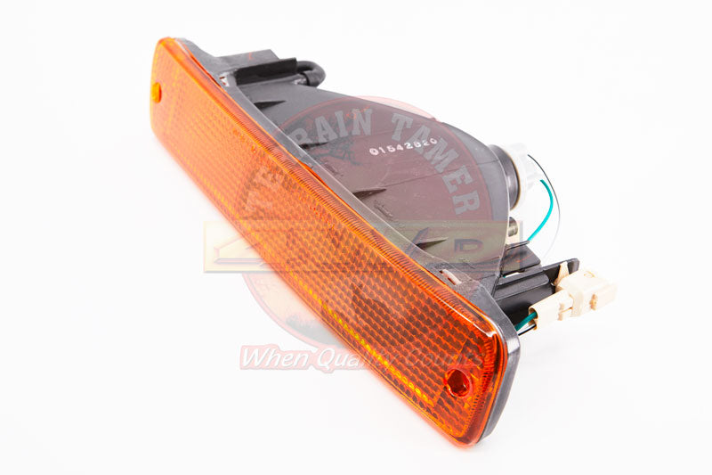 LAMP ASSY INDICATOR FRONT R/H MINUS BULB AND SOCKET