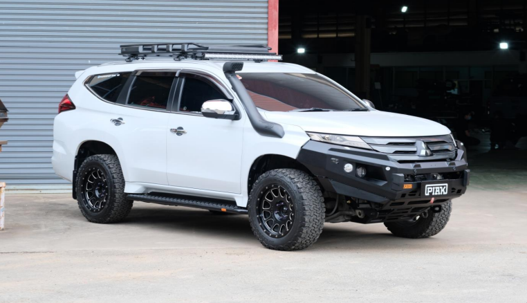 PIAK Elite Non Loop Bull Bar Orange Recovery Points Black Bash Plate for Mitsubishi Pajero Sport 2020 Onwards