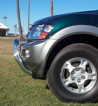 MITSUBISHI PAJERO NM Nudge Bar (05/00 to 10/02)