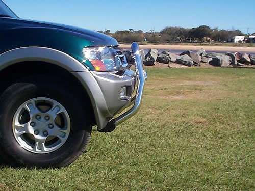 MITSUBISHI PAJERO NM Series 2 Nudge Bar (05/00 to 10/02)