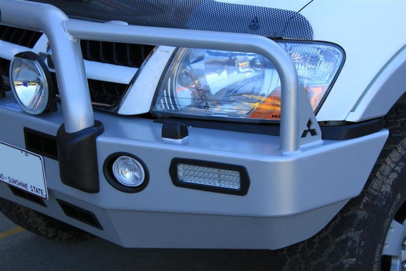 MITSUBISHI PAJERO NP Bullbar with Bumper Lights (11/02 to 10/06)