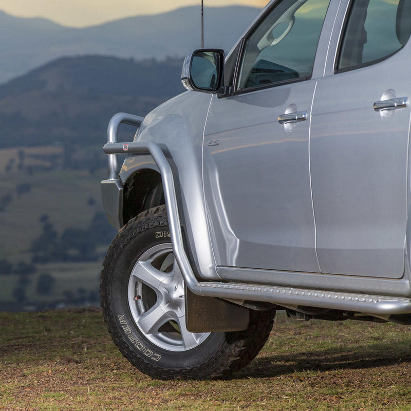 ARB Deluxe Side Steps and Rails with Aluminium Tread Suitable For Isuzu D-MAX – B03358