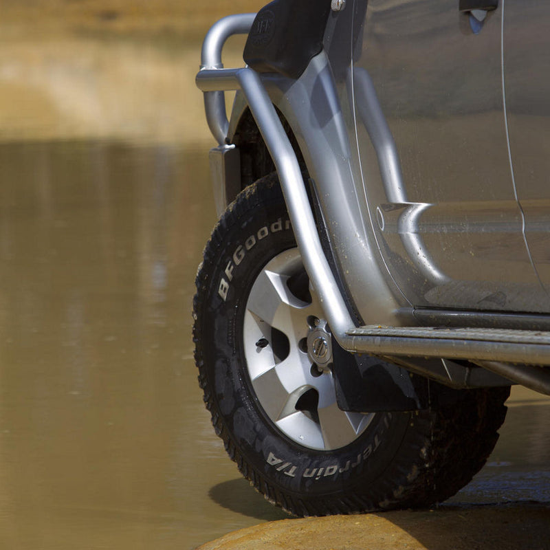 ARB Deluxe Steps and Rails with Aluminium Tread Suitable For Nissan Navara – B03352