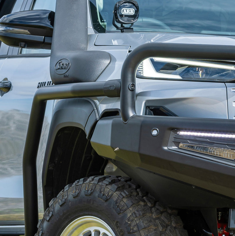 ARB Side Step and Front Rail, with Aluminium Tread Plate Suitable For Toyota Hilux – B03564