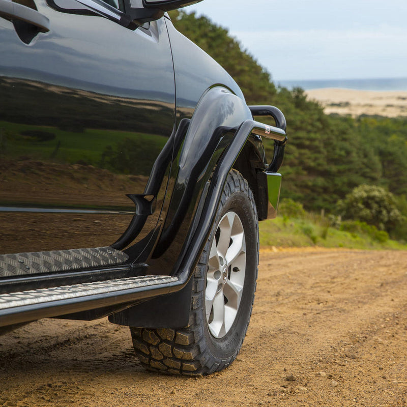 ARB Deluxe Steps and Rails with Aluminium Tread Suitable For Nissan Navara – B03352