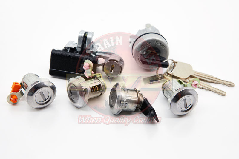 CYLINDER & KEY SET SUITABLE FOR LOCKING FUEL TANK CAP BLACK TRIM