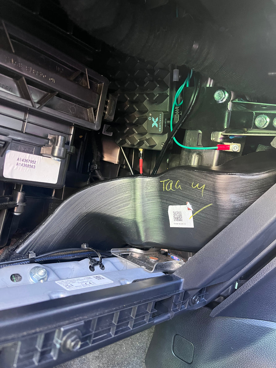 GMF4x4 Ford Ranger RA/EVEREST/RAPTOR 2022+ Celfi Mount inside glovebox 183-RFI