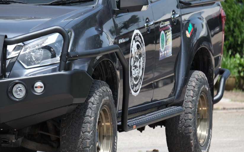 PIAK Black Side Steps for Isuzu D-MAX 2012-2016 | Side Rail Compatible | Heavy Duty 4x4 Steps