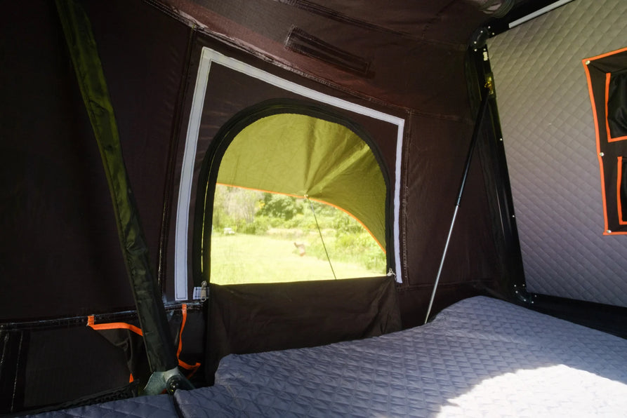 HARD SHELL SIDE-OPENING TENT