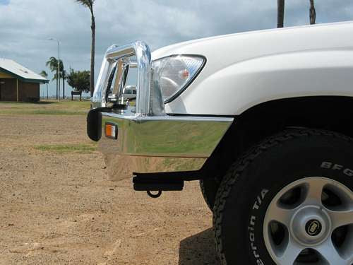 TOYOTA LANDCRUISER 100 SERIES Live Coil Bullbar (04/98 to 10/07)