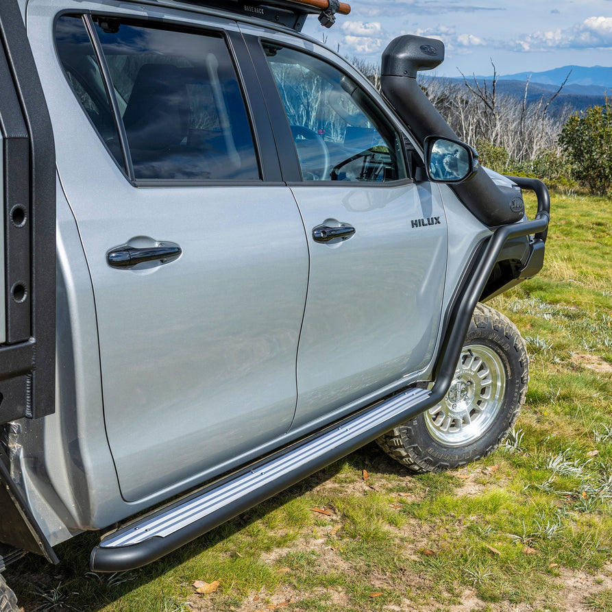ARB Side Step and Front Rail, with Aluminium Tread Plate Suitable For Toyota Hilux – B03564