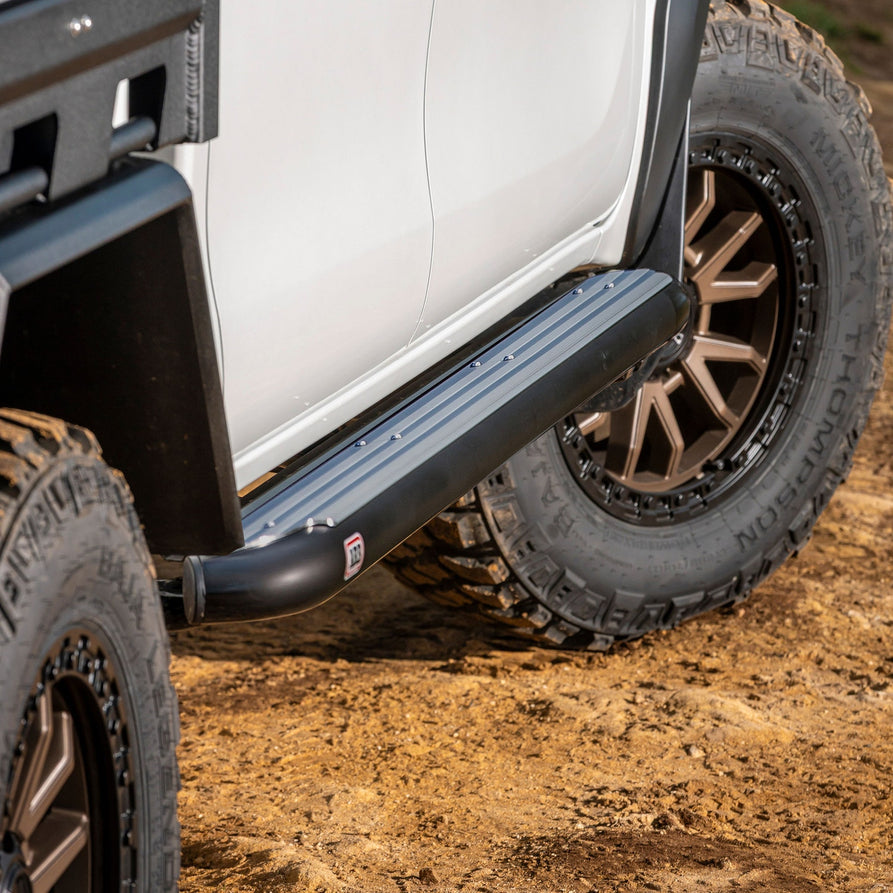 ARB Summit Side Step and Return with Aluminium Tread Suitable For Toyota Hilux – B03566