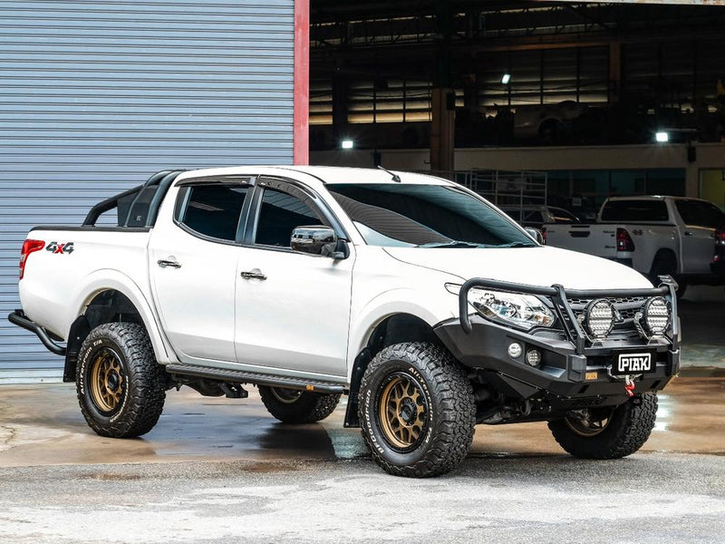 Angled side view of Mitsubishi Pajero Sport fitted with PIAK Elite Loop Bar