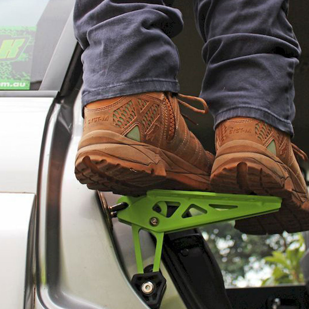ADJUSTABLE VEHICLE DOOR STEP